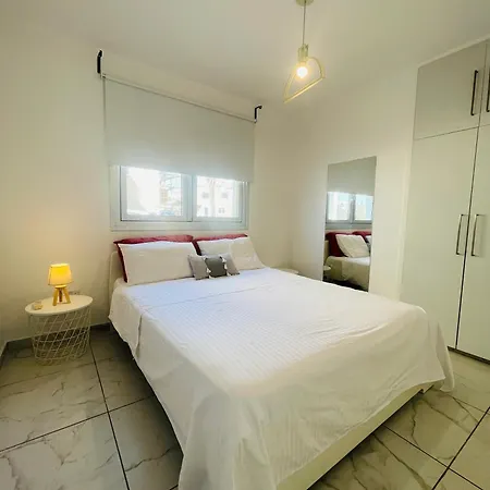 Apartment Sea Breeze - *